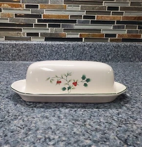 Pfaltzgraff Winterberry 1/4 lb Covered Butter Dish - Picture 1 of 6
