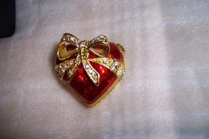 NEW HEART STRINGS Objet D'art Work of Art Hinged Trinket Box Jeweled -Beautiful - Picture 1 of 4