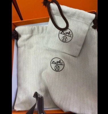 Auténtica caja de cinturón con hebilla Hermes caja vacía con bolsa para el polvo, cinta y papel de seda  Foto 1 de 4