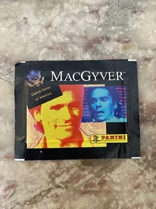 UNE POCHETTE BUSTINA PANINI NEUVE ET PLEINE MAC-GYVER MACGYVER VERSION FR 1996 - Zdjęcie 1 z 5