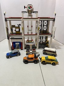 LEGO City Garage 4207 No Minifigures 99.9% Complete SEE PICS & DESCRIPTION