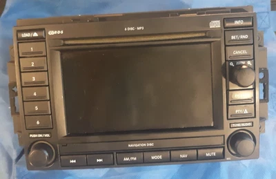 CARGADOR ESTÉREO COCHE DODGE MAGNUM 2005 JEEP CD RADIO NAVEGACIÓN REPUESTOS P56038646AK Foto 1 de 4