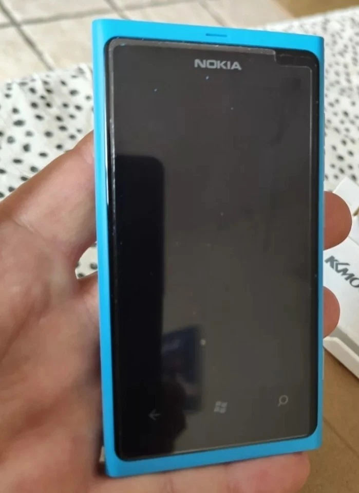 Nokia Lumia 800 Blue, New, Unlocked, Exposition SHOP Display  - Image 1 of 3