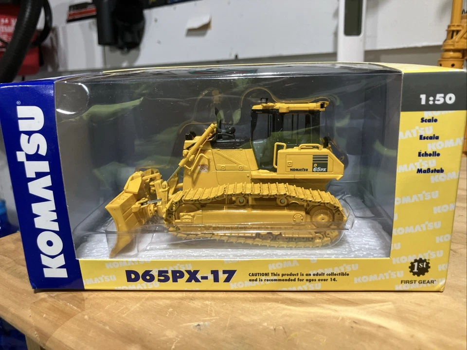 Bulldozer sobre orugas First Gear Komatsu D65PX-17 escala 1:50 Foto 1 de 1