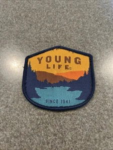 YL Young Life Outdoor Adventures Patch Aufnäher Berg See Bäume Sonnenuntergang Unikat - Bild 1 von 4