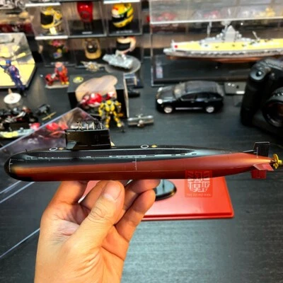 Modelo de submarino 1:350 de submarino de ataque clase Yuan chino Foto 1 de 4