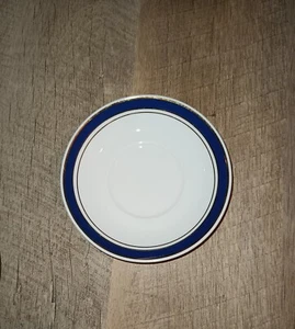 Platillo de porcelana corona vintage con adornos dorados - Imagen 1 de 2