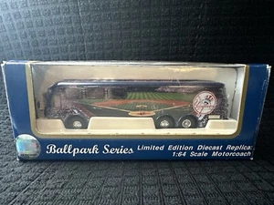 Fleet New York Yankees White Rose Collectibles Ballpark Series Team Bus - Picture 1 of 2
