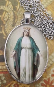 NEW Our Lady of Grace 1.5 inch Picture MEDAL Pendant NECKLACE w 18 inch chain ++ - Picture 1 of 4