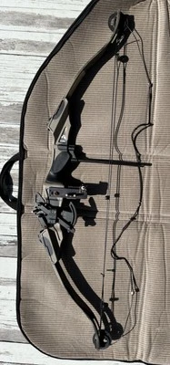 Arco compuesto Golden Eagle Predator con estuche de transporte suave marca Moose Bauer Bros. Foto 1 de 4