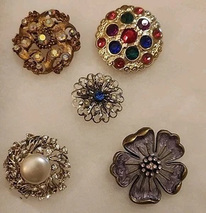 LOT 5 Beautiful Estate Brooches UnSigned Metal Pot-metal Enamel Crystals K - Picture 1 of 17