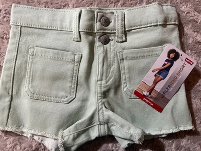 Pantalones Cortos Levi's® para Niñas con Bolsillo Frontal - Verde Claro 4: Tejido de Algodón, Peso Medio, 2.5" Foto 1 de 4