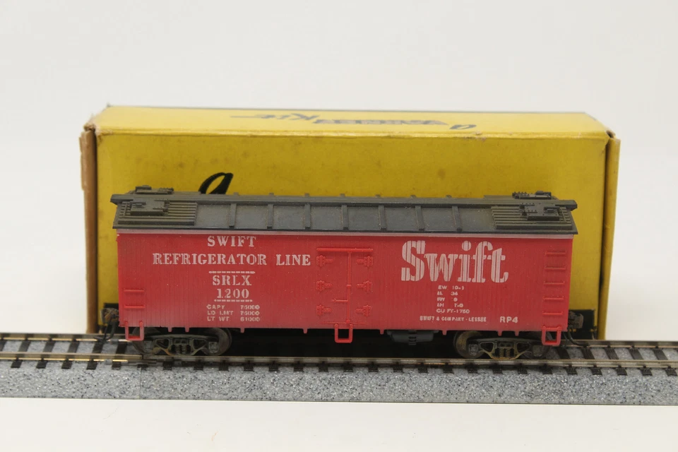 HO Varney 40' 木质冷藏 Swift SRLX 1200 RTR 红色 超细 — 第 1/4 张图片