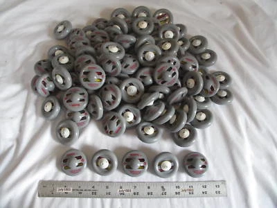 (100) Etiquetas de tinta Alpha redondas de seguridad antirrobo ropa al por menor con pasadores (aa) Foto 1 de 3