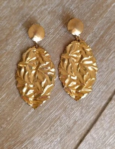 Boucles D'oreilles Clips Forme De Feuilles En Métal Doré - Picture 1 of 7