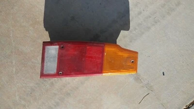 Luz trasera lado izquierdo VW Fox Wagon '86-'90 OEM, ¡NOS! Foto 1 de 2