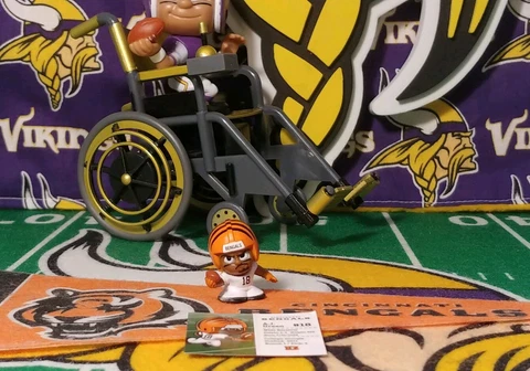 2019 NFL Series 8 Teenymates Cincinnati Bengals WR AJ Green Color Rush figure Cover