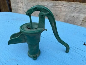 Vintage Cast Iron PITCHER Water Pump Tool Great OLD GREEN FINISH Garden Decor - Picture 1 of 8