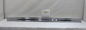 1954 CADILLAC SERIES 62 EXTERIOR WINDOW TRIM TOP OF DRIVER DOOR FRONT & SCREWS - Foto 1 di 18
