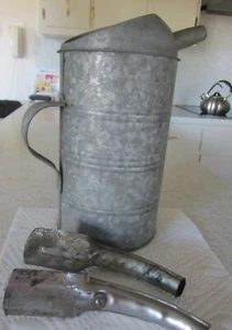 Oldtimer Motoröl Metall Ausgießer 4 QT Behälter & 2 Ausgießer - Bild 1 von 1