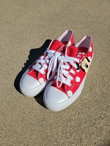 Disney Minnie Mouse Shoes Womens Size 10 Red White Polka Dot - Picture 1 of 6