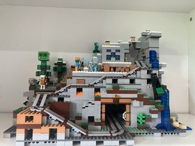 100% COMPLETE w/ Instructions  LEGO Minecraft The Mountain Cave (21137) No box