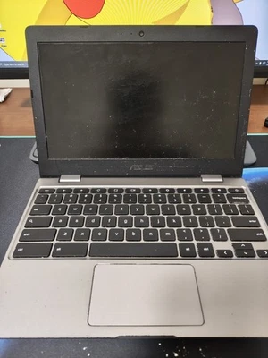 Chromebook ASUS 11.6" 32GB Intel Celeron 4GB Gris - CX22NA-211.BB01 Foto 1 de 4