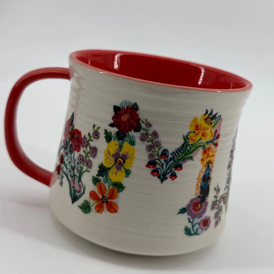 Кружка Valerie Pete Anthropologie с цветочной монограммой MOM красная внутренняя отделка - Изображение 1 из 4