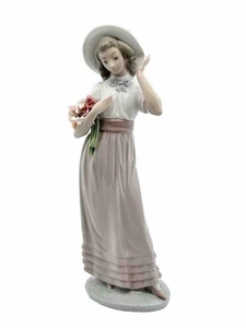 Nao/Lladro Figurines "Lady with Flower" Made in Spain c.1980 - Picture 1 of 11