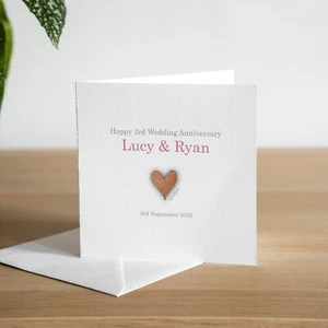 Tarjeta de tercer aniversario de boda personalizada hecha a mano - para ellos, corazón de cuero - Imagen 1 de 3