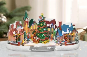 Personaggi Disney Animati Altezza 10,5" in Città di Vacanze con Albero di Natale... - Foto 1 di 9