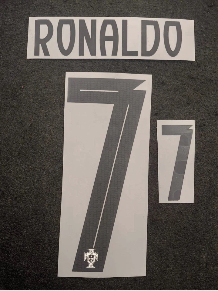 Conjunto de nomes Portugal Away 25/26 - RONALDO 7 conjuntos de nomes autênticos - Imagem 1 de 1