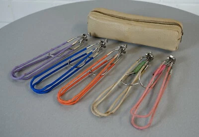 5 alte Reise Kleiderbügel Klapp Hosen Bügel in Stofftasche Mid Century 50er - Bild 1 von 4