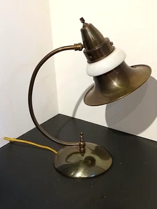 Art Deco Modernist Messing & Milchglas Antik Tischlampe - Bild 1 von 6