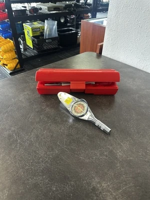 Snap-on 1/4" Drive Torqometer TE6A TE-6-A  in Case - Image 1 of 4