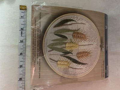 Kit de bordado da Leisure Arts “trigo” novo em bolsa aberta 5,25” diâmetro com aro - Imagem 1 de 4