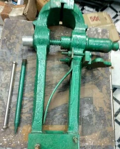 Leg Vice 4 Inch to 5 inch cast iron - Picture 1 of 5