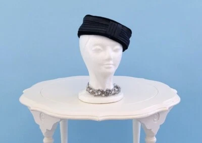 Chapéu de festa vintage 1950 preto caixa de pílulas, chapéu de festa noite veludo e cetim anos 50 - Imagem 1 de 4