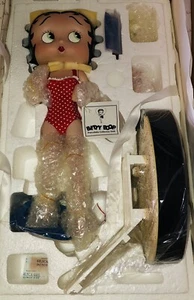Muñeca de porcelana Betty Boop 1996 "Bathing Beauty" Danbury como nueva en caja escena de playa - Imagen 1 de 2