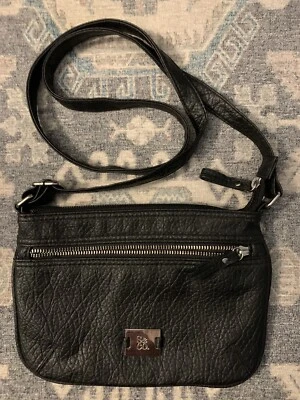 Mini Cartera Bandolera STYLE & CO Cuero Guijarro Negro con Correa Ajustable Foto 1 de 4