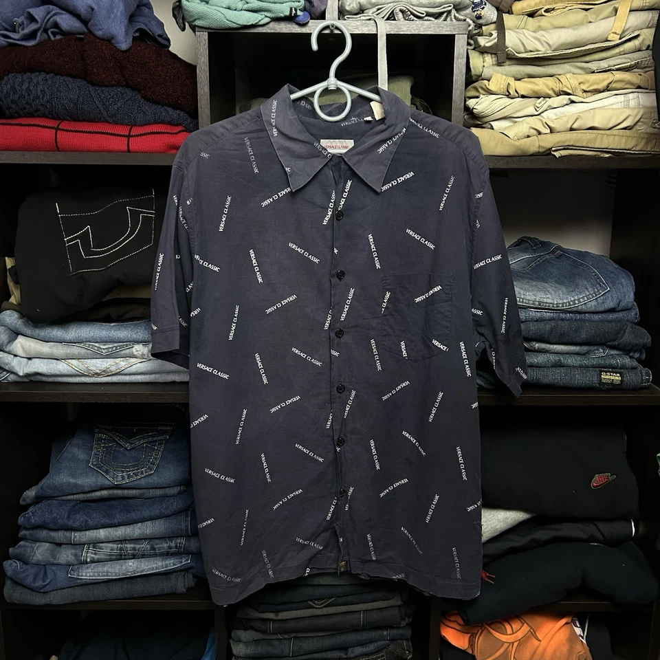 Роскошная классическая винтажная синяя рубашка Versace 90-х с монограммой на пуговицах Oldmoney  - Изображение 1 из 4