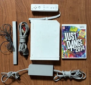 Nintendo Wii White Console RVL-001 Bundle - Tested & Works! - Picture 1 of 11