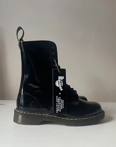Dr. Martens x Marc Jacobs 1490 - Negro - UK 8 / US 9M / US 10W / EU 42 - Imagen 1 de 6