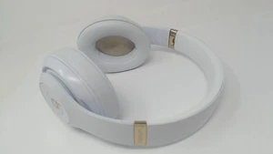 Beats Studio 3 Headphones A1914 Matte White & Gold DISCOLORED EAR PADS - Afbeelding 1 van 2