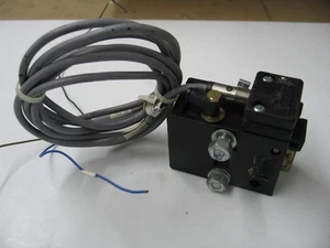 BOSCH 0-842-900-300 PNEUMATISCHES ANSCHLAGTOR & BALLUFF 516-356 PROX SW + HDWR Q0266 - Bild 1 von 4