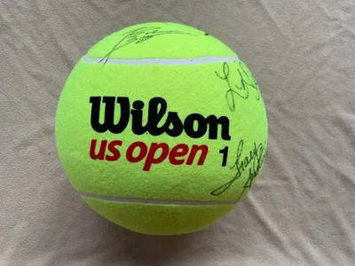 PELOTA DE TENIS OVERSIZE GRANDE ABIERTA EN EE. UU. CON AUTÓGRAFOS Foto 1 de 4