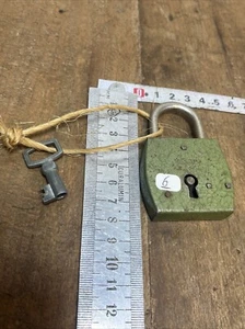 ANCIEN Cadenas AVEC CLÉ ,clef , serrure , clés, padlock former. (n° 6) - Photo 1/5