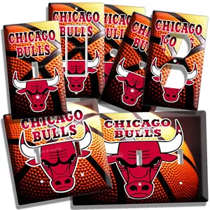 EQUIPO DE BALONCESTO CHICAGO BULLS INTERRUPTOR DE LUZ SALIDA DE PARED PLATO HOMBRE DECORACIÓN JUEGO CUEVA - Imagen 1 de 24