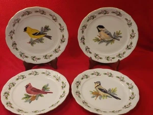 4 platos de cena Gibson Song Birds Navidad Acebo Invierno Borde dorado 10" - Imagen 1 de 3