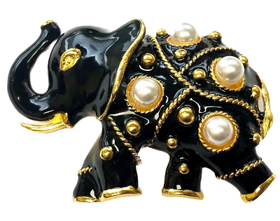Kenneth Jay Lane, prendedor elefante, esmalte dorado y negro con perlas de imitación blancas Foto 1 de 2